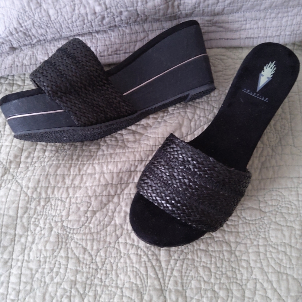 Volatile Platform Slides